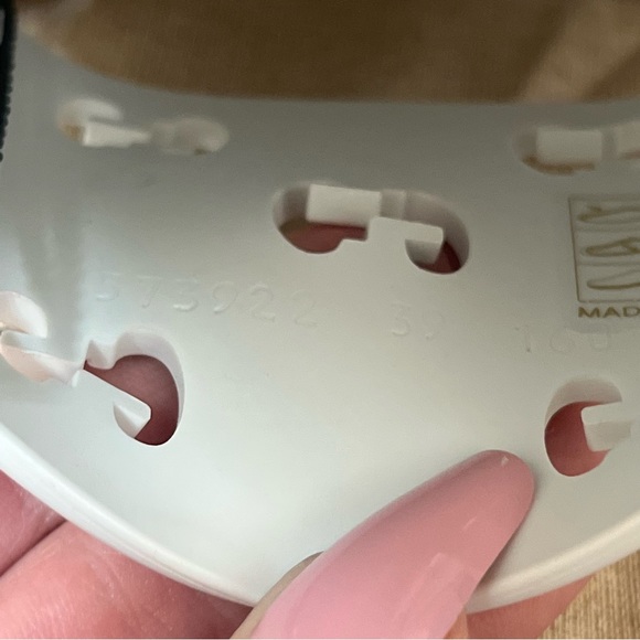 Gucci White GG Pool Slide Sandals - Picture 5 of 6